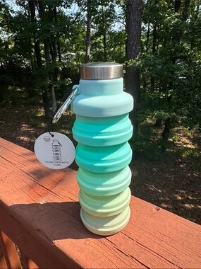 Mavi Foldable Silicone Water Bottle in Mint to Cream Gradient